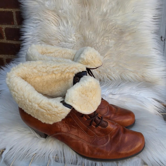 Gabor Laced shearling " Granny" Boots 8.5 - Picture 2 of 15